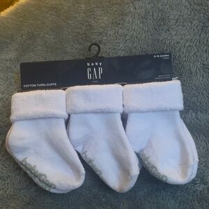 New GAP Baby (6) pair White cotton Turn-Cuff socks 
6-12 months.